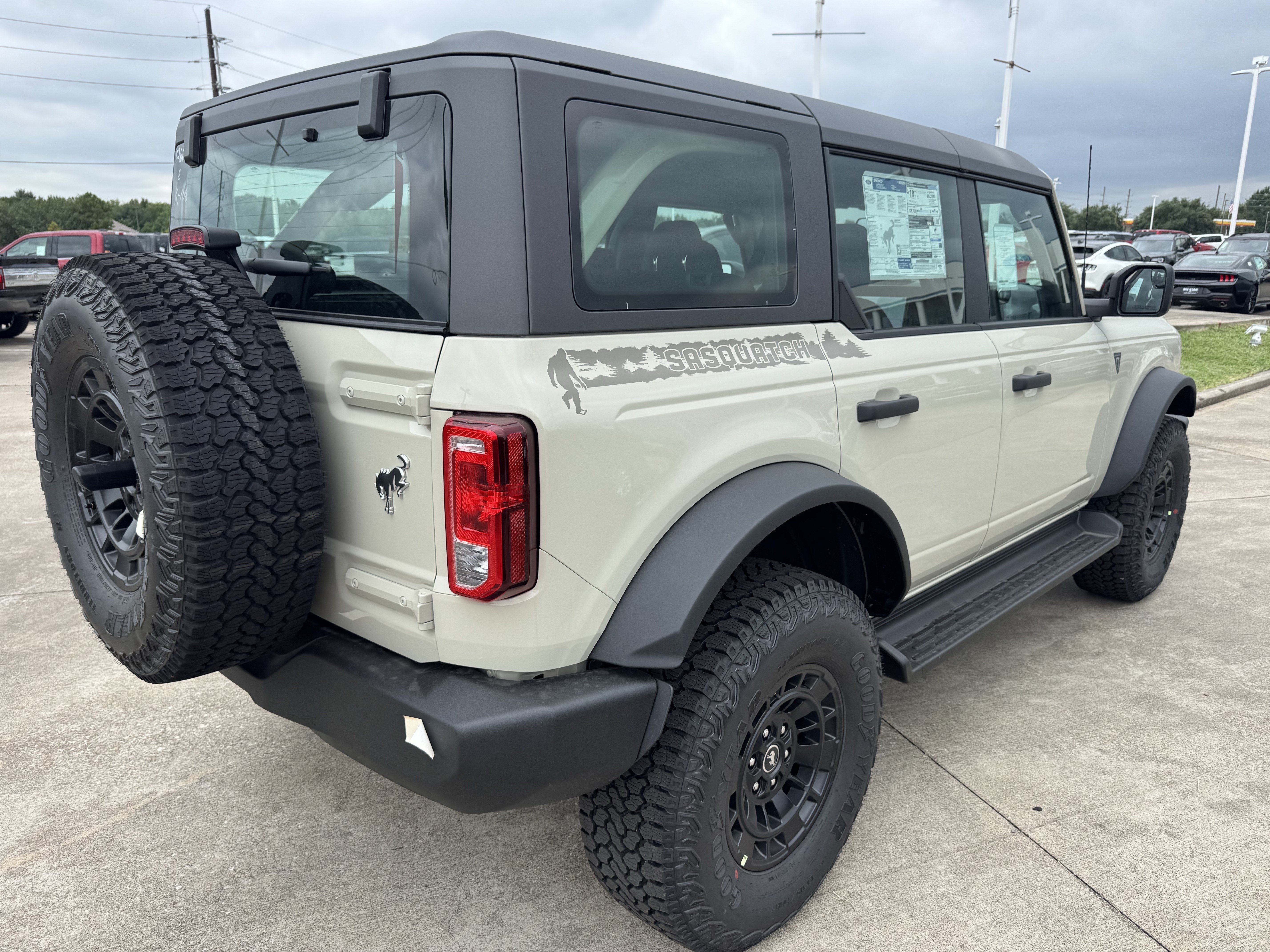 New 2026 Ford Bronco 4-Door w/ Sasquatch Package AWD/4WD image 8