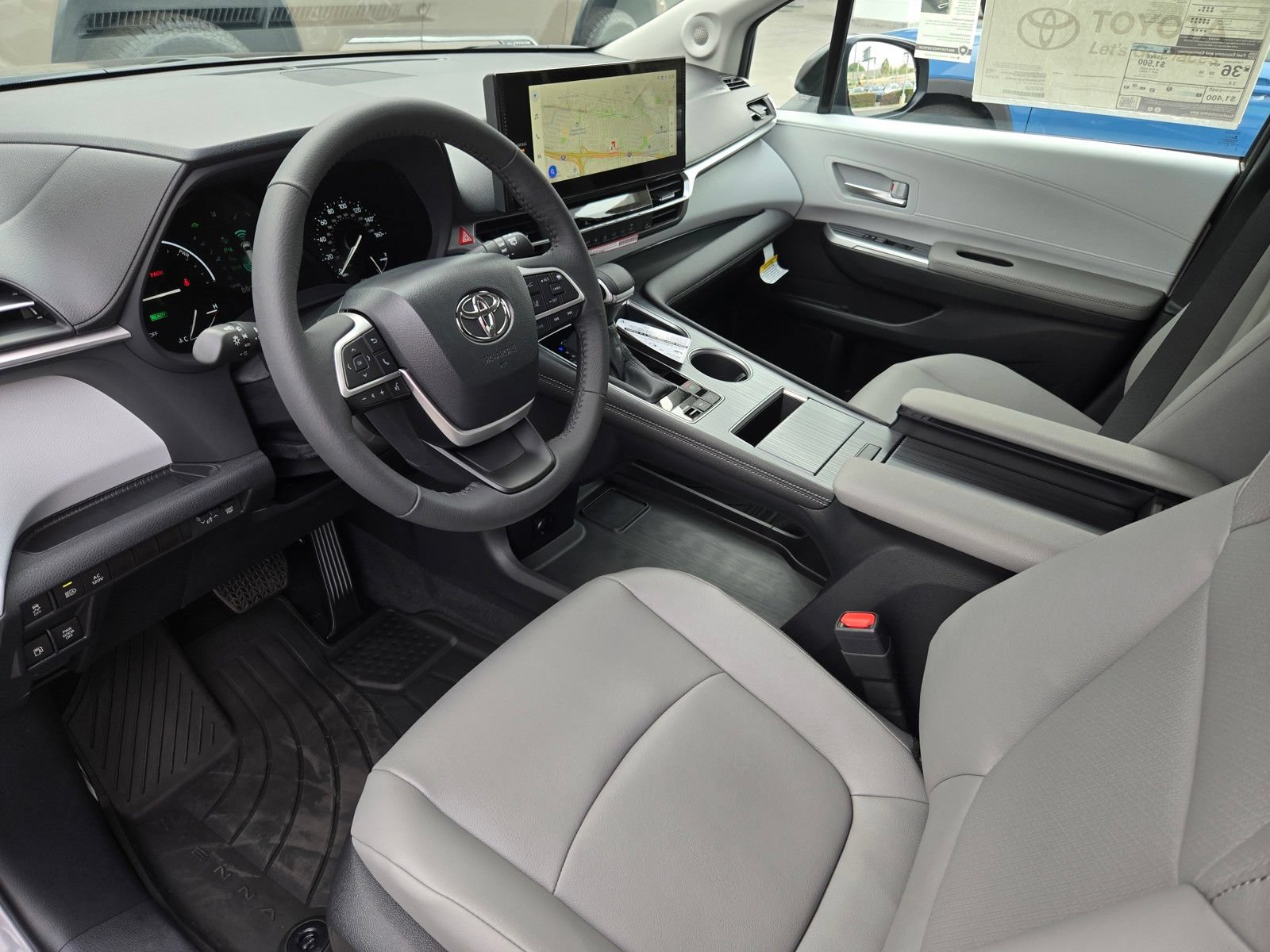Used 2026 Toyota Sienna XLE FWD image 8
