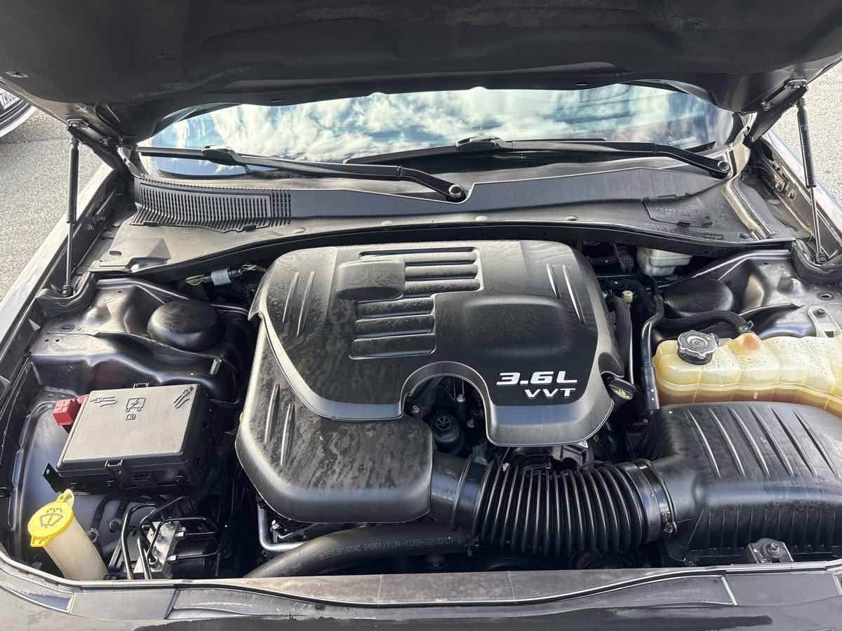 Used 2014 Chrysler 300 image 26