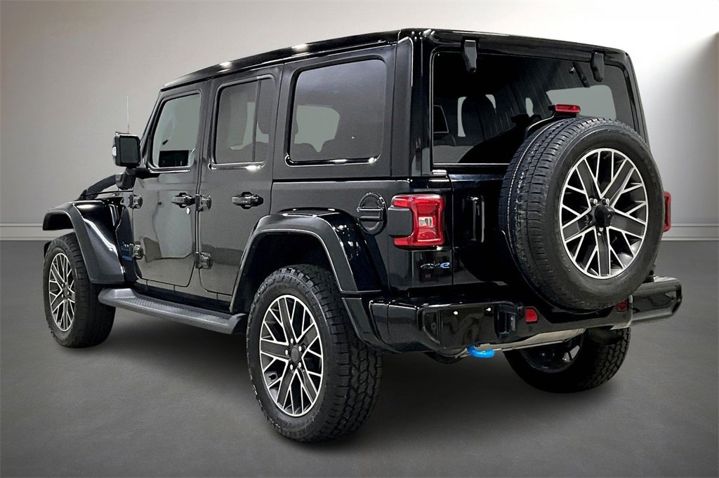 Used 2022 Jeep Wrangler Unlimited Sahara image 4