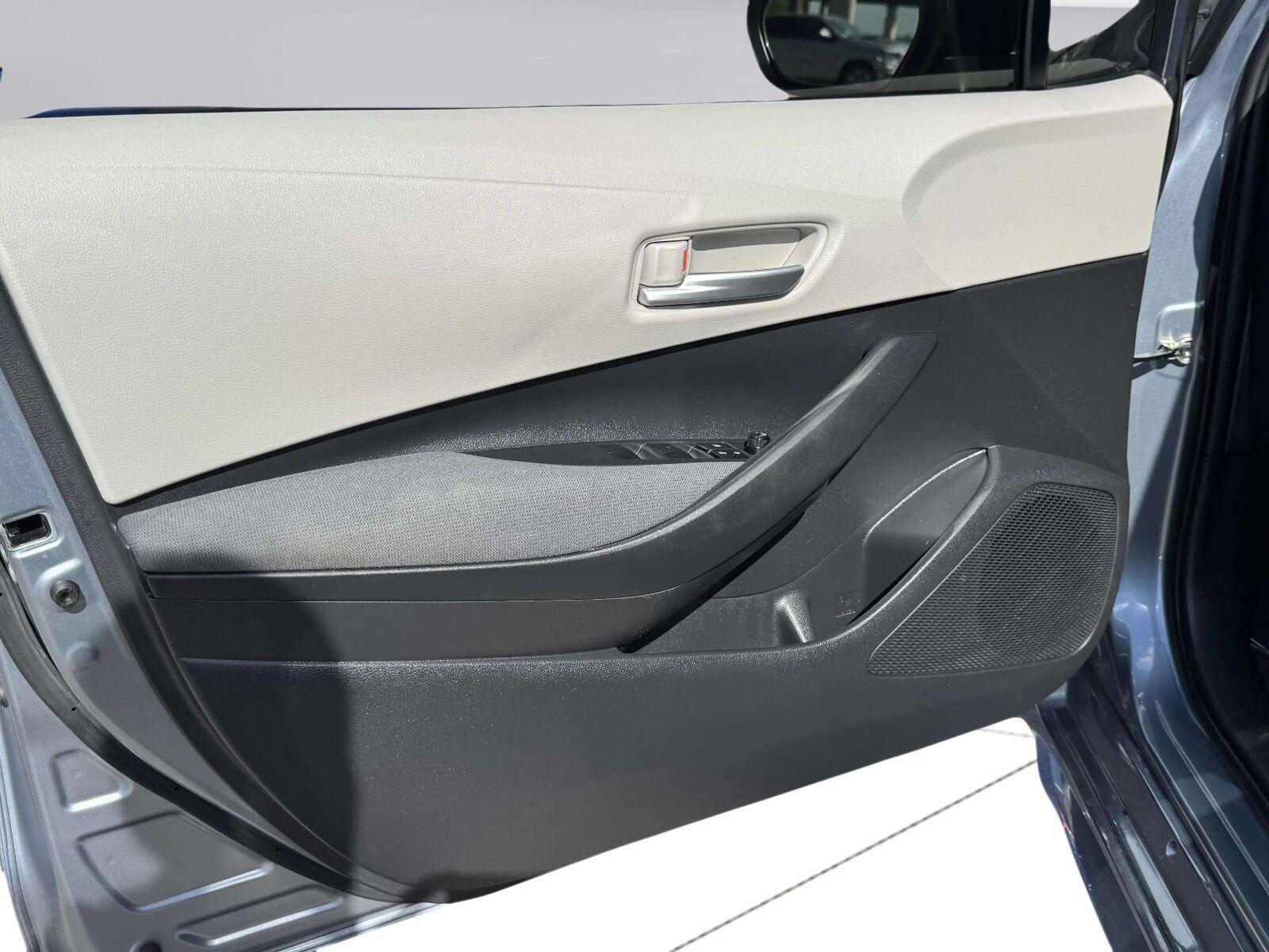 Used 2021 Toyota Corolla LE FWD image 17