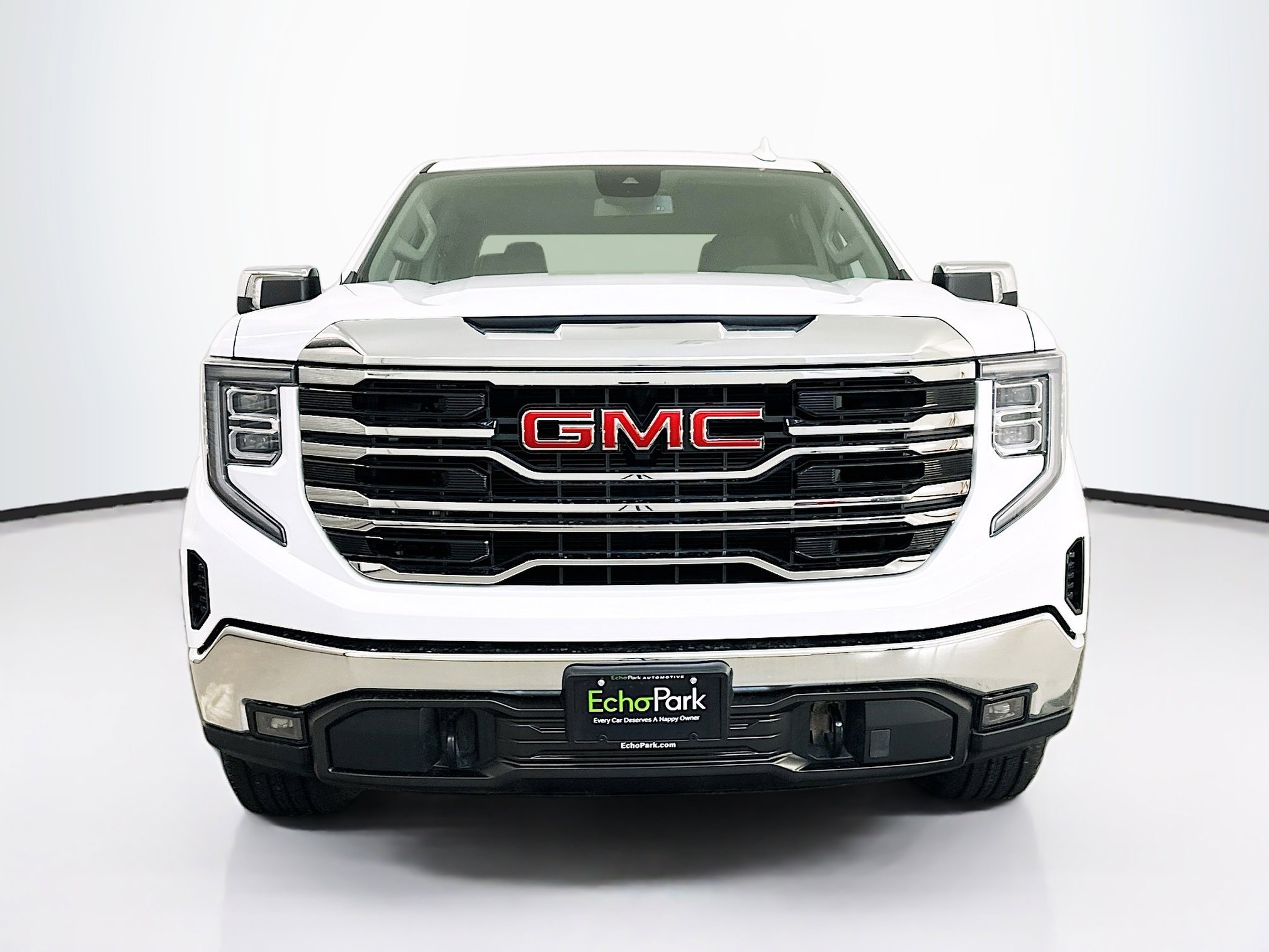Used 2025 GMC Sierra 1500 SLT image 2