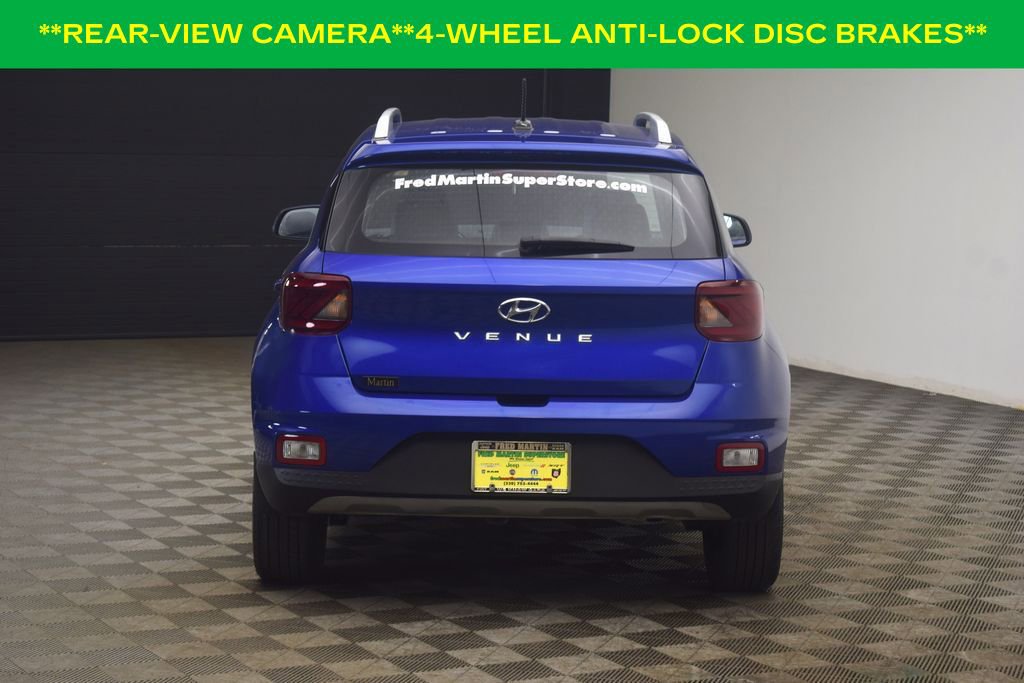 Used 2023 Hyundai Venue Limited w/ Cargo Package FWD image 9