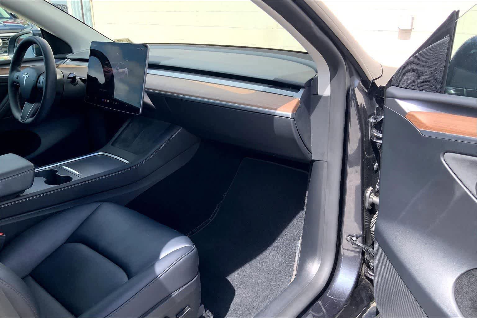 Used 2024 Tesla Model Y 2WD image 22