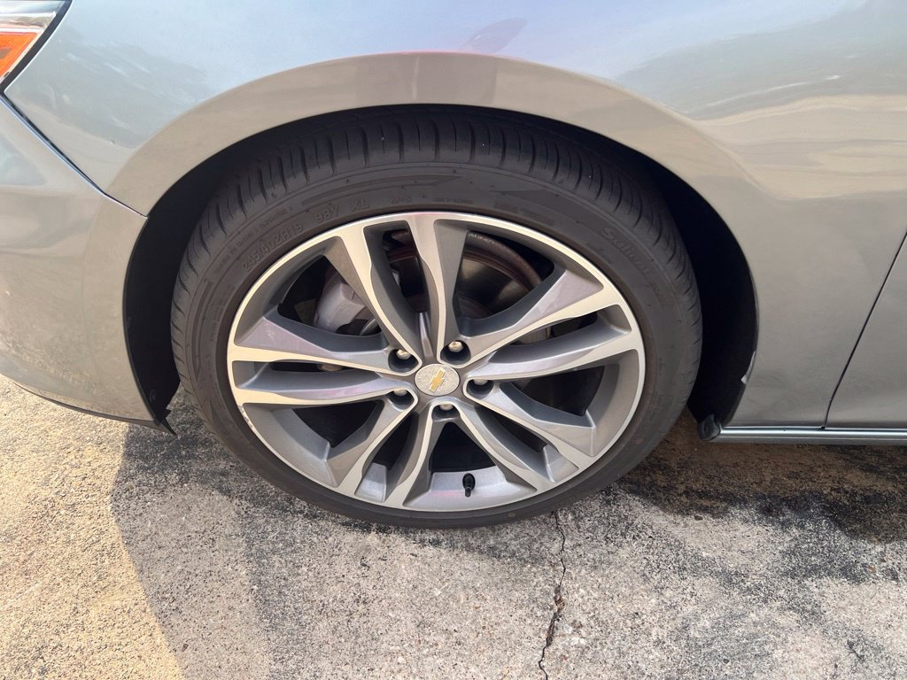 Used 2024 Chevrolet Malibu LT FWD image 2