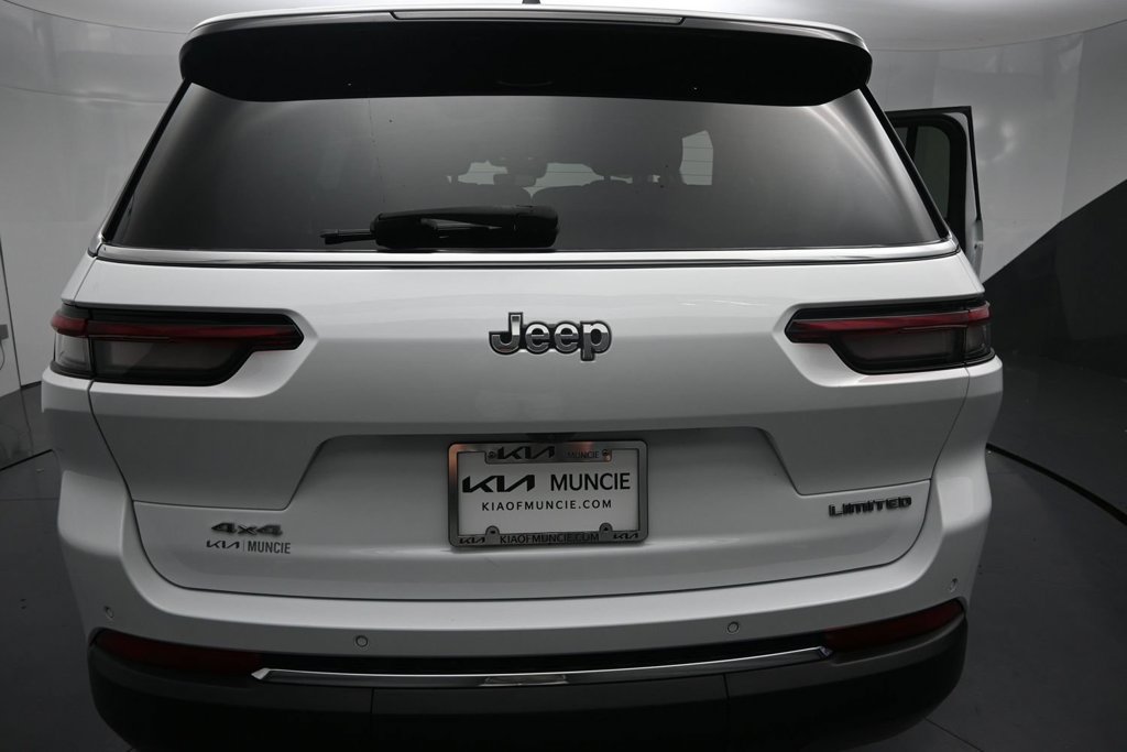 Used 2023 Jeep Grand Cherokee L Limited AWD/4WD image 9
