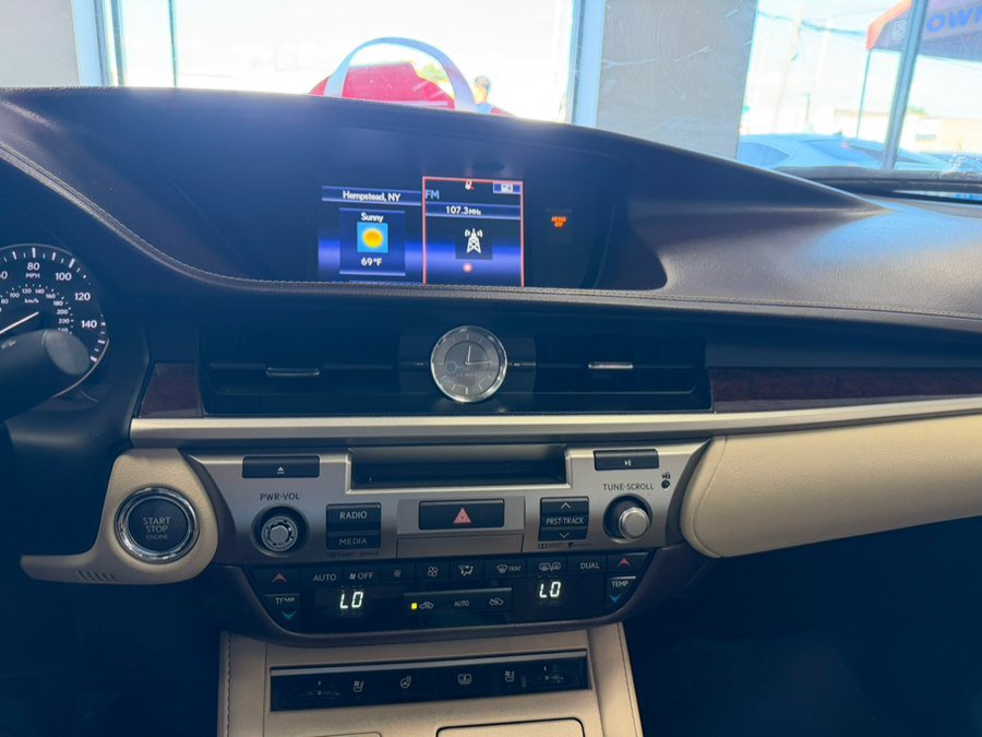 Used 2016 Lexus ES 350 w/ Luxury Package w/Wood Trim FWD image 33