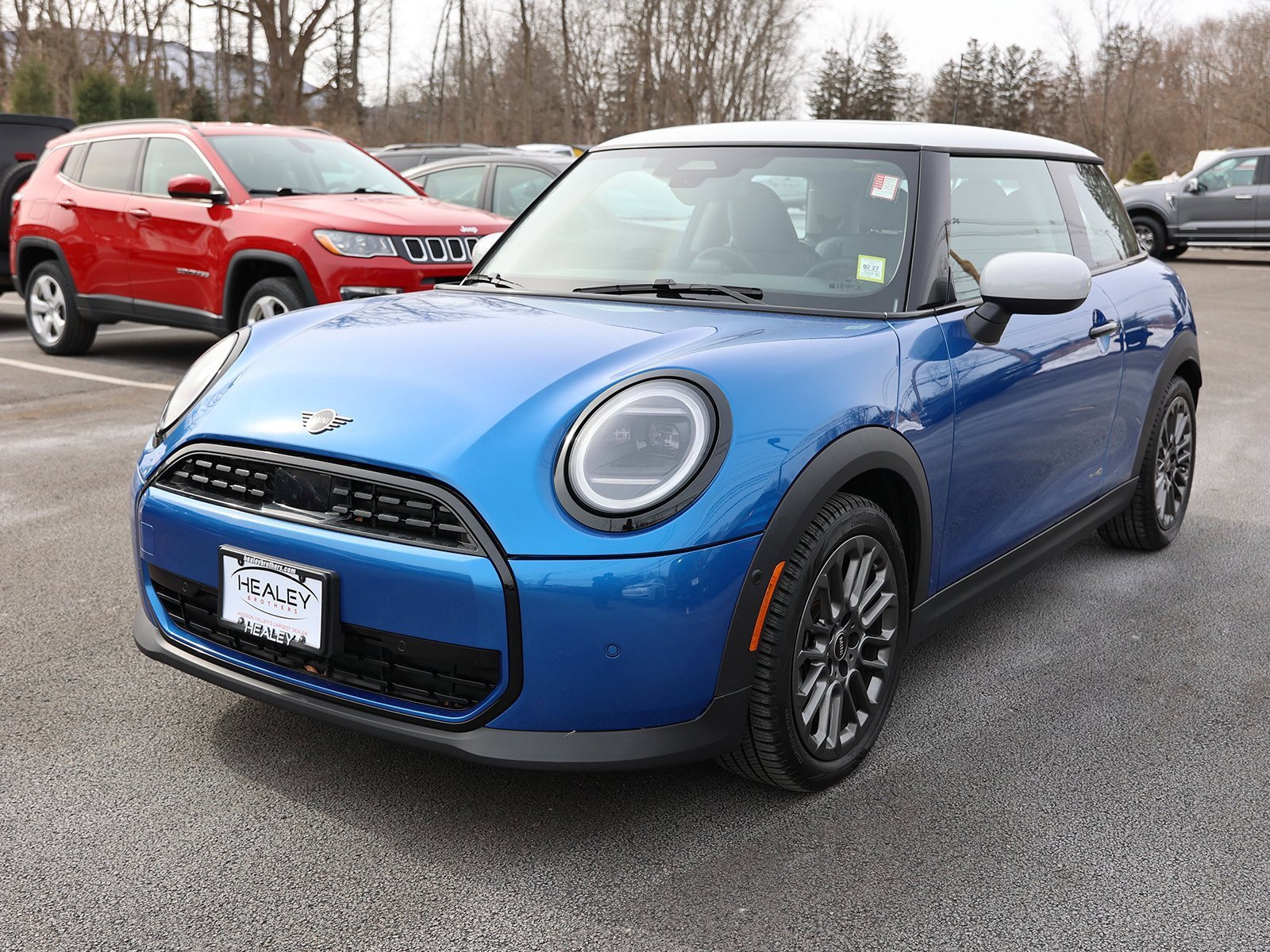 Used 2025 MINI Cooper 2-Door Hardtop image 3