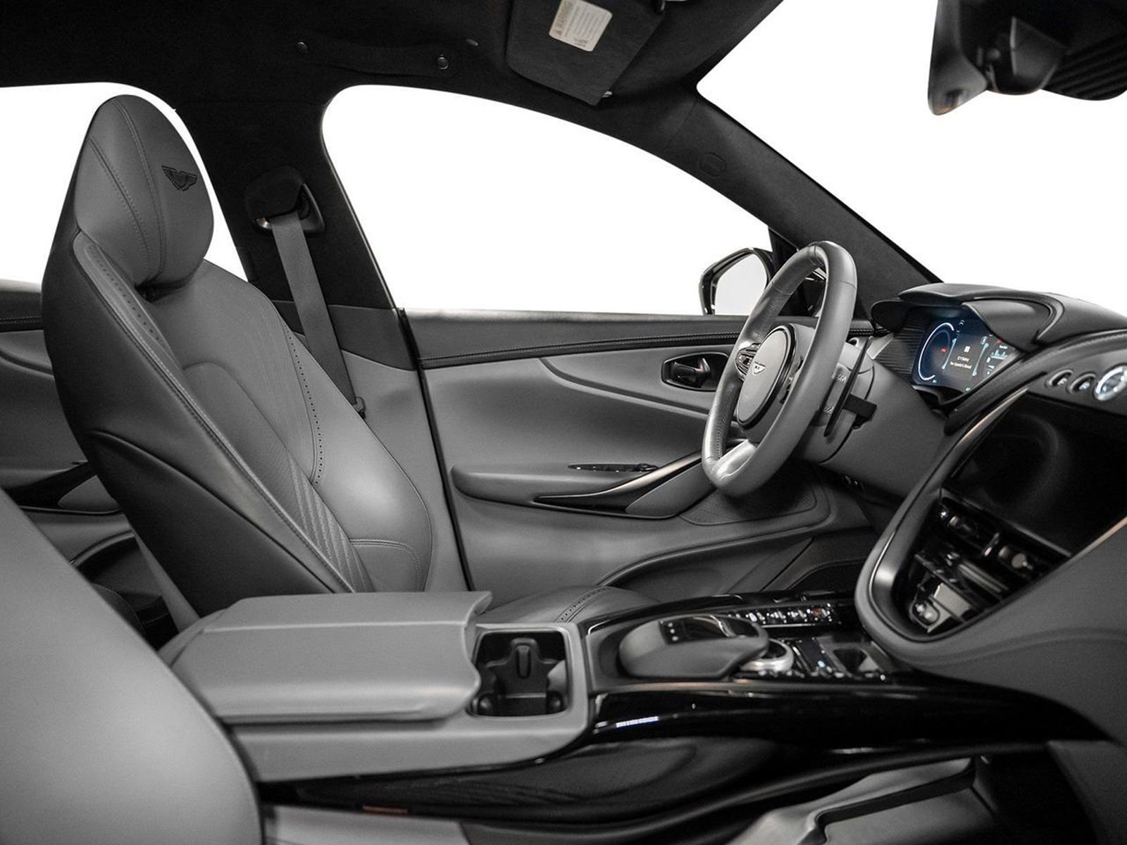 Used 2021 Aston Martin DBX image 32