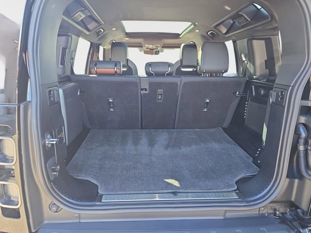 Used 2025 Land Rover Defender 110 image 14