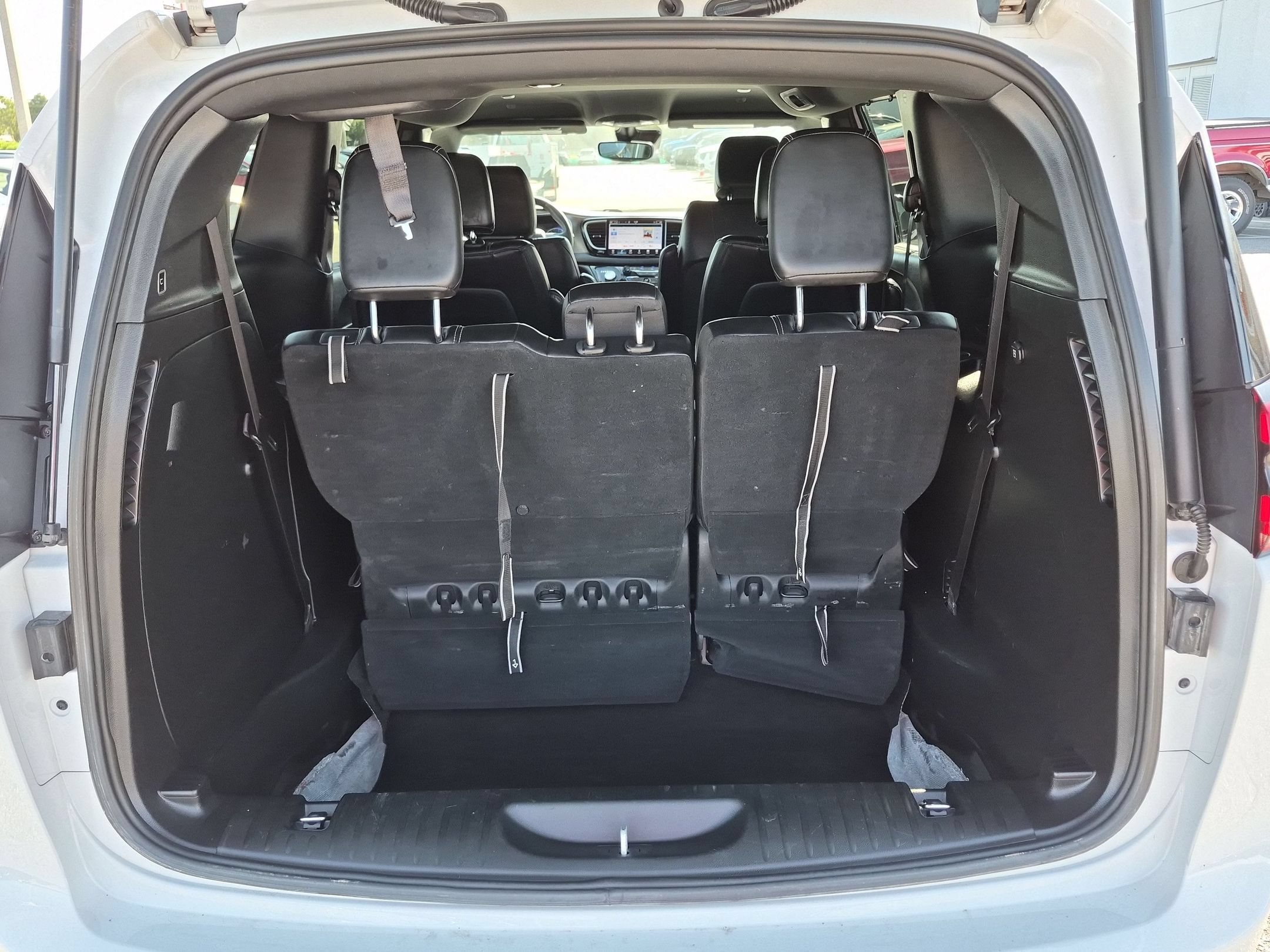 Used 2025 Chrysler Pacifica Select FWD image 31