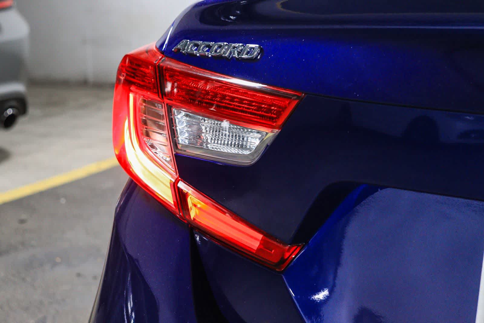 Used 2018 Honda Accord Sport image 11