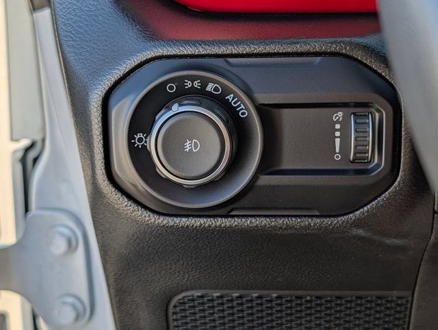Used 2023 Jeep Wrangler Unlimited Rubicon AWD/4WD image 32