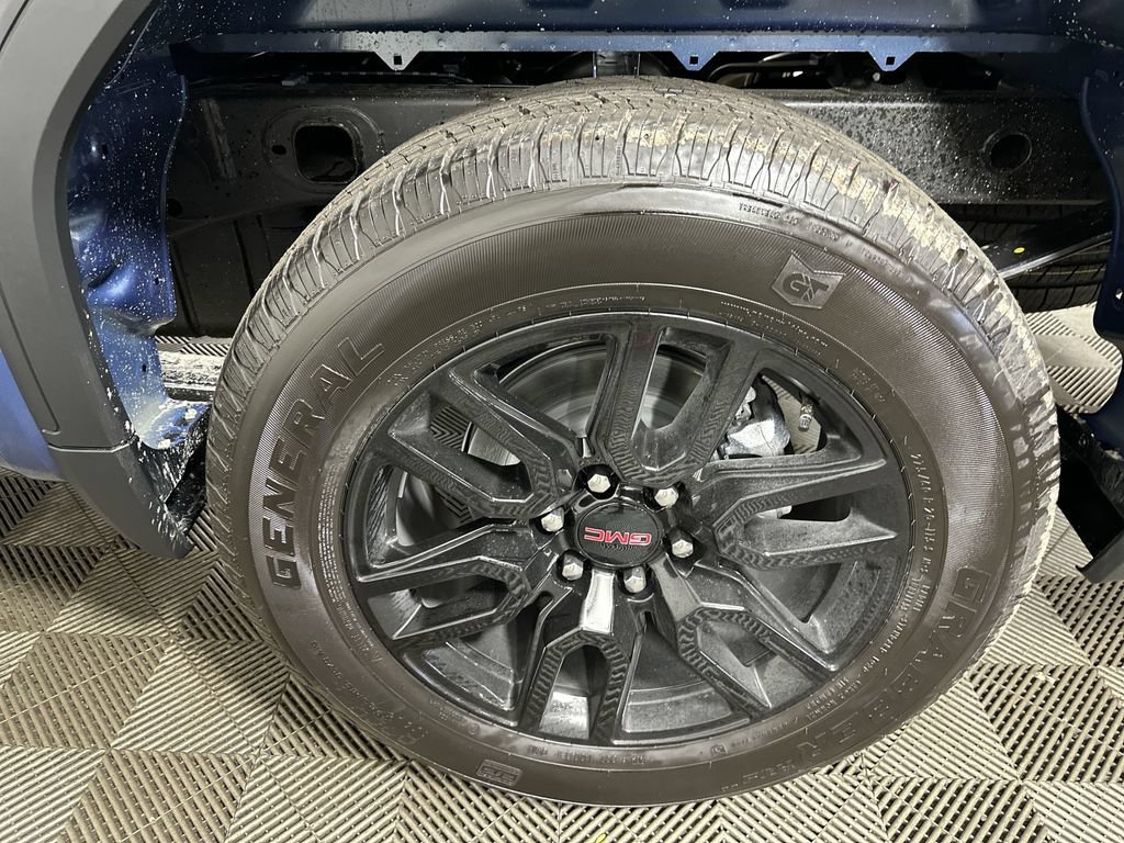 New 2026 GMC Sierra 1500 Elevation w/ LPO, Elevation Black Package AWD/4WD image 33