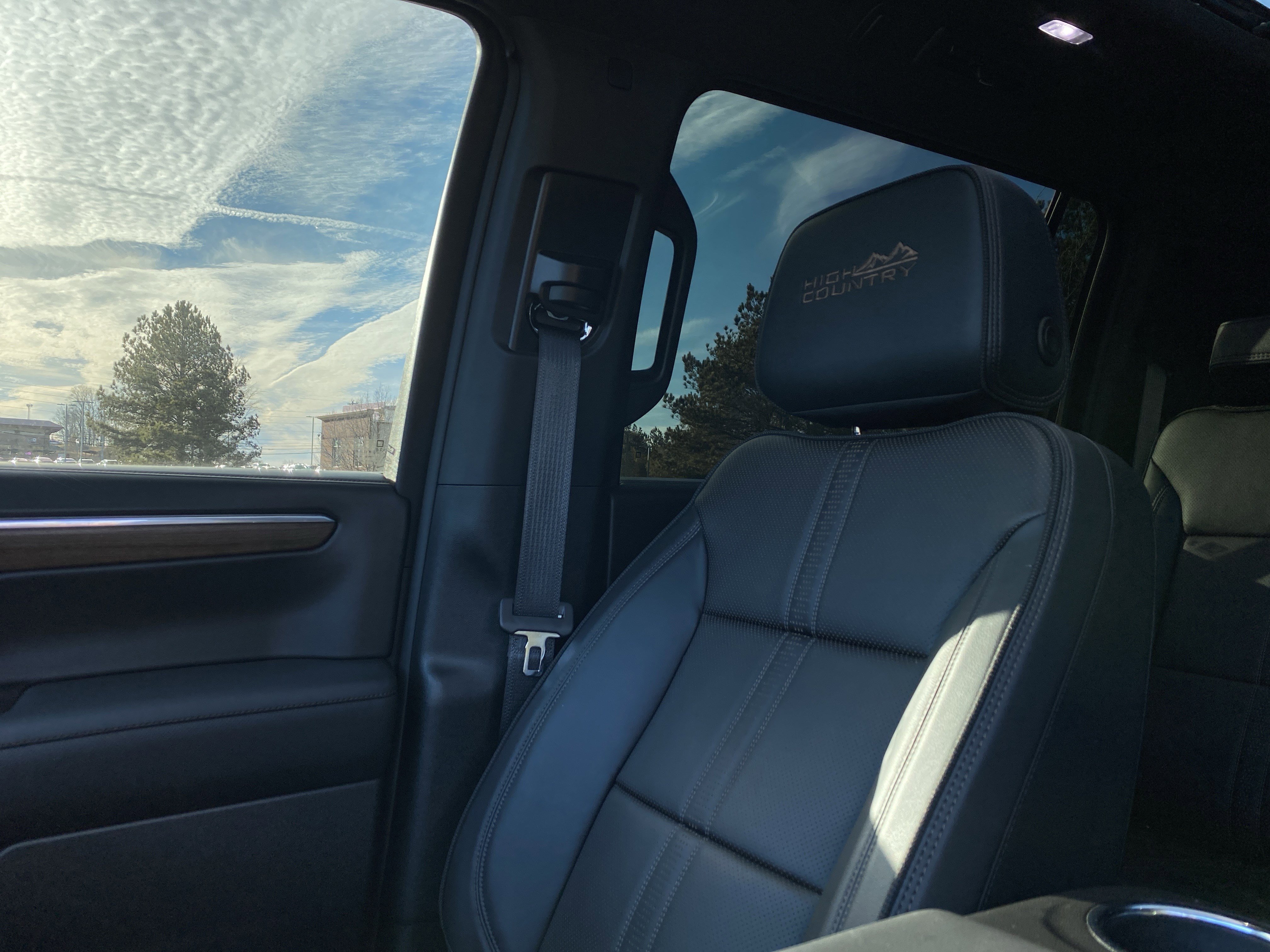 Used 2025 Chevrolet Suburban High Country image 29