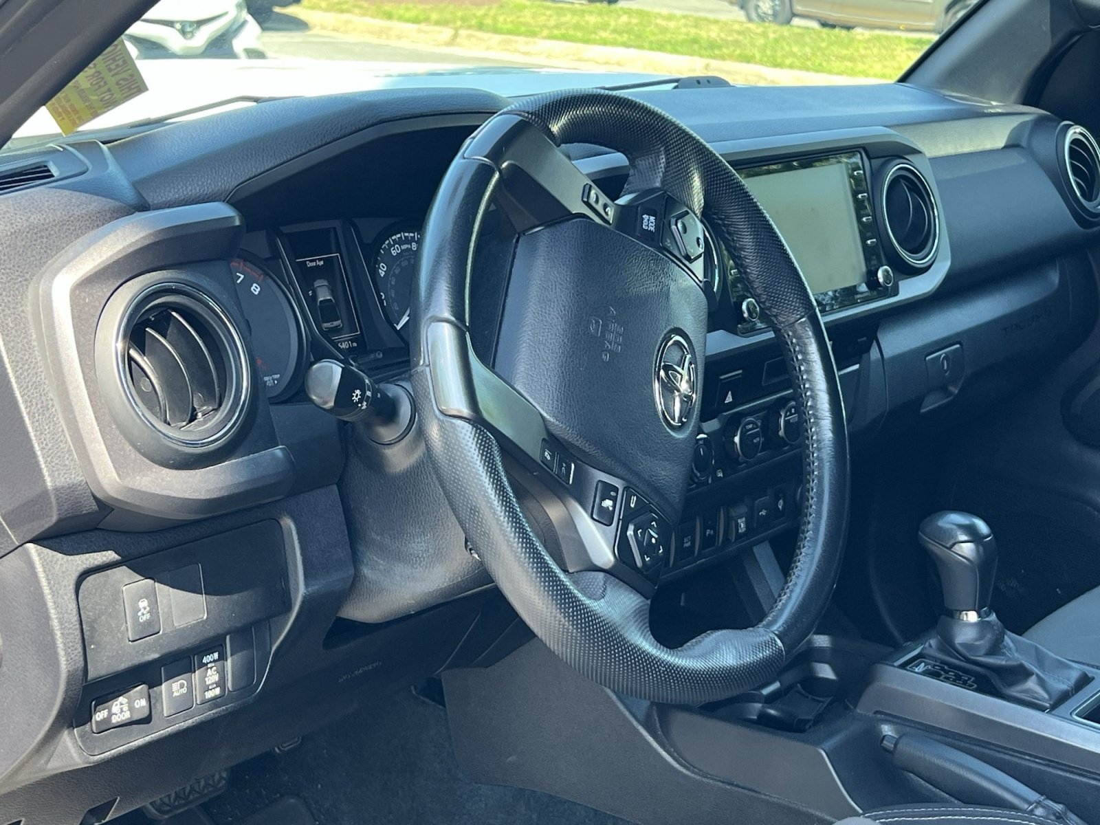 Used 2023 Toyota Tacoma TRD Off-Road w/ Technology Package AWD/4WD image 15