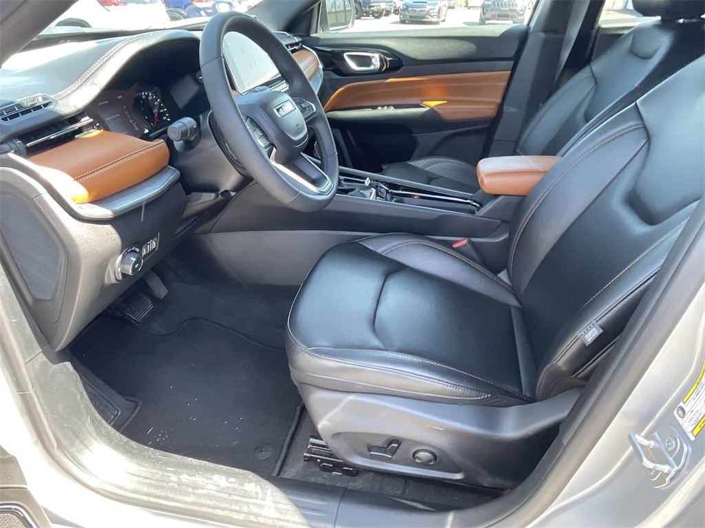 Used 2024 Jeep Compass Limited image 10