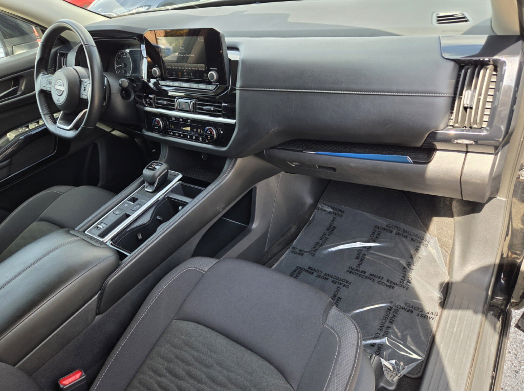 Certified 2025 Nissan Pathfinder SV FWD image 12