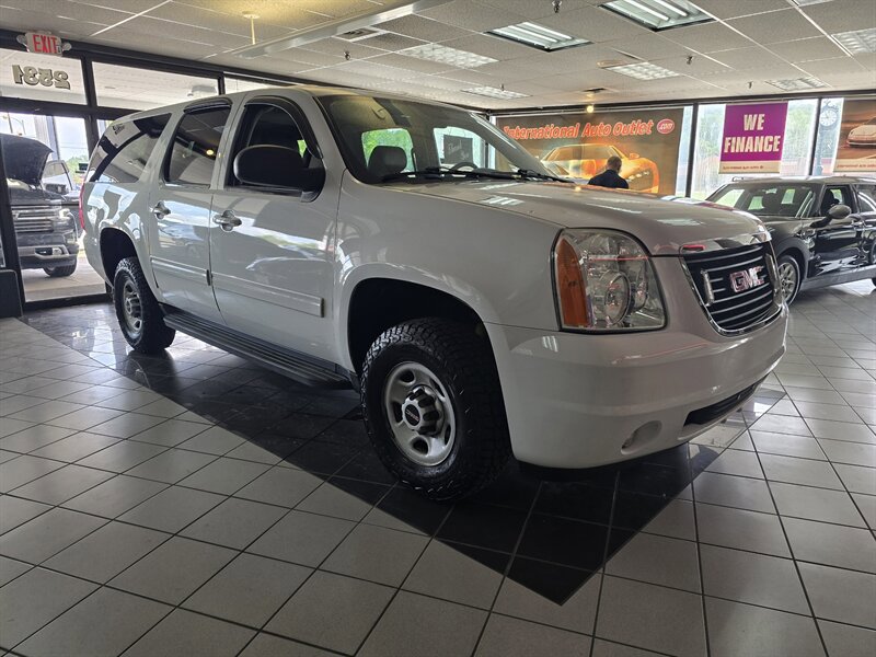 Used 2013 GMC Yukon XL 2500 w/ Skid Plate Package AWD/4WD image 2