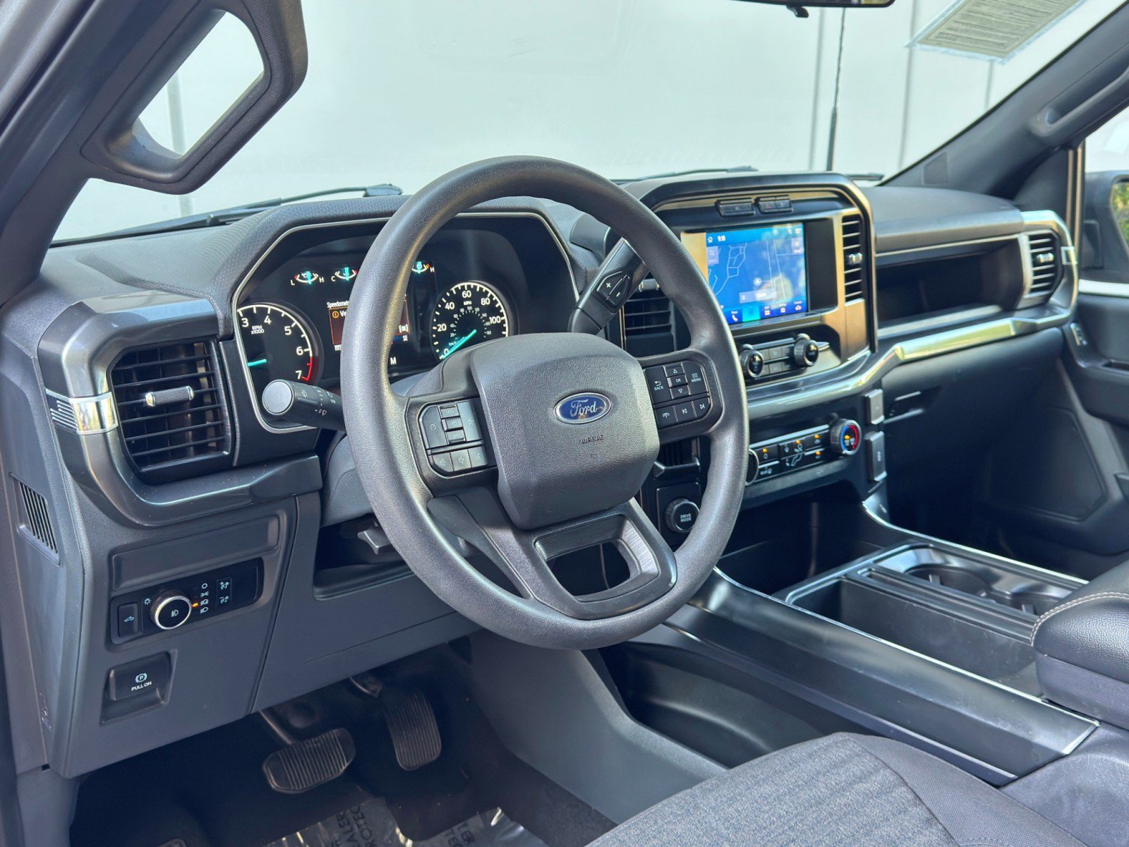 Used 2023 Ford F150 Lariat RWD image 11