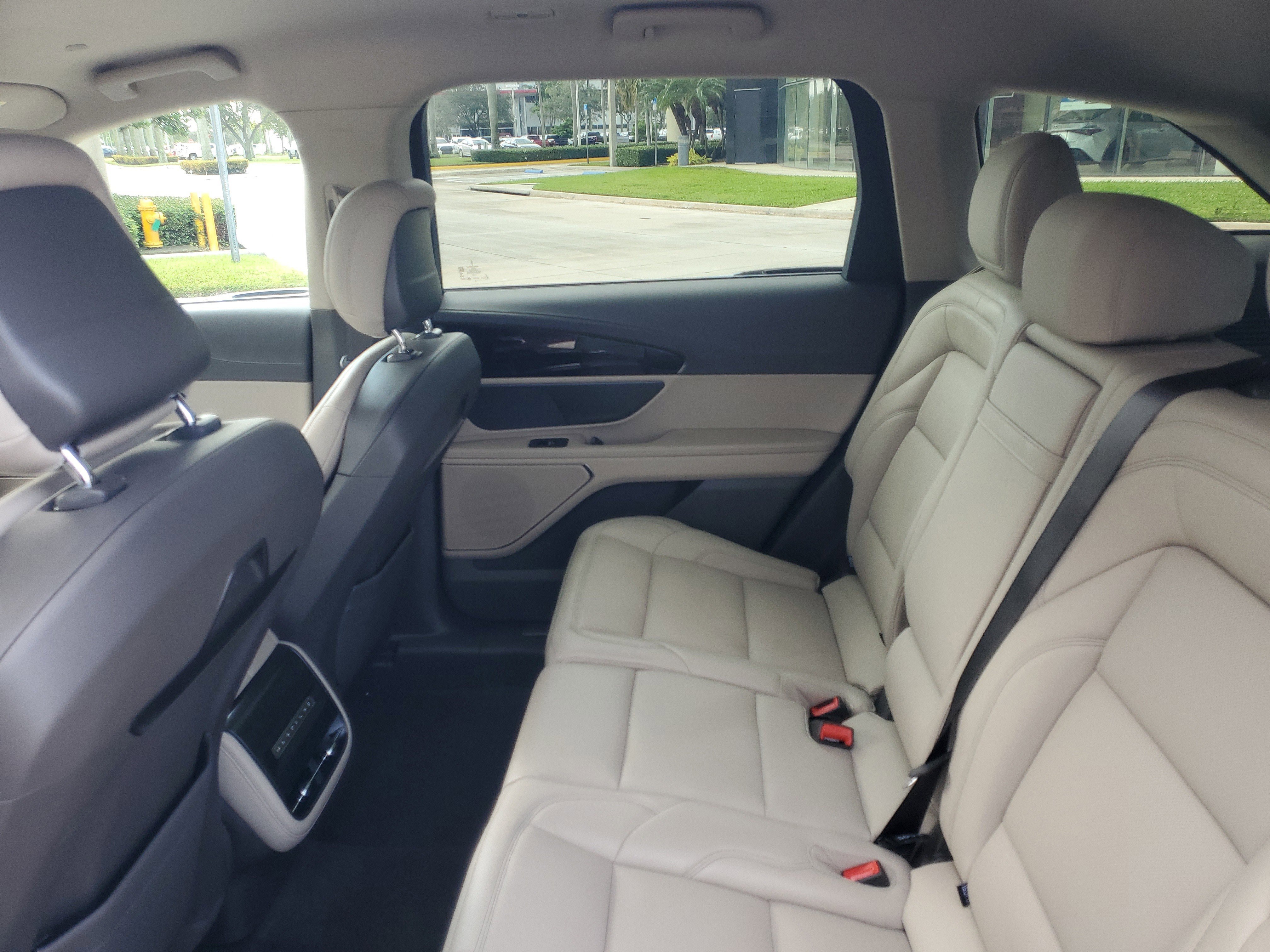 Used 2025 Lincoln Nautilus Premier image 15