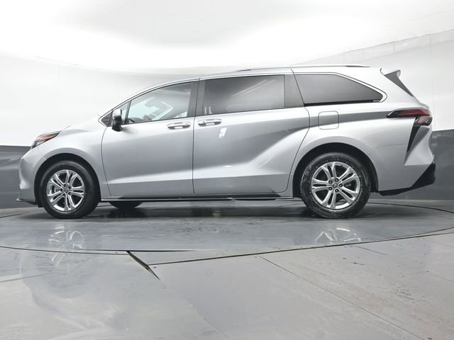 Certified 2023 Toyota Sienna Platinum image 40