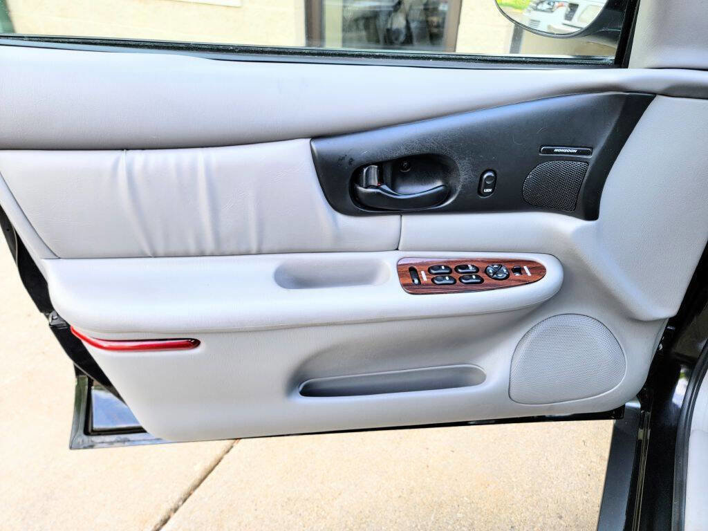 Used 2000 Buick Regal GS w/ Luxury Pkg FWD image 15