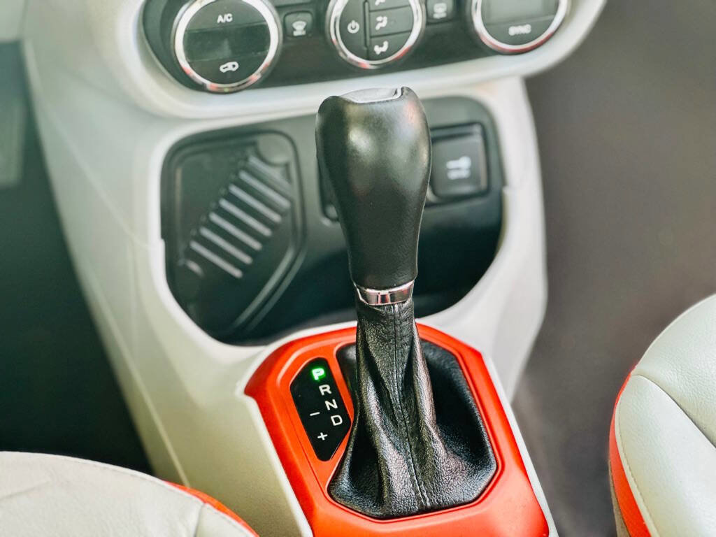 Used 2017 Jeep Renegade Limited image 13