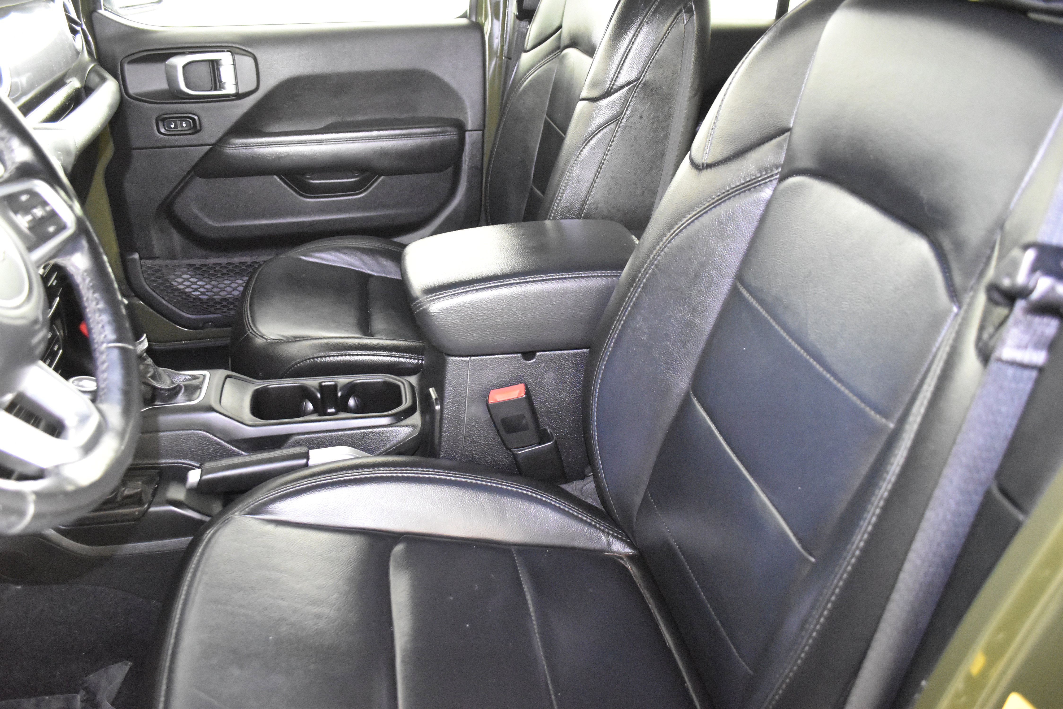 Used 2020 Jeep Wrangler Unlimited Sahara image 40