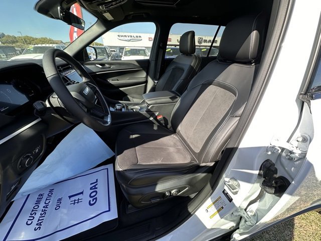 New 2025 Jeep Grand Cherokee L Altitude image 9