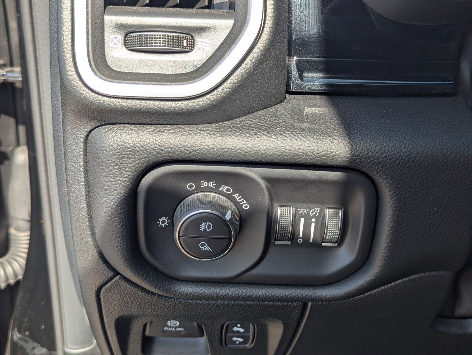 Used 2026 RAM 1500 Laramie w/ Night Edition image 32