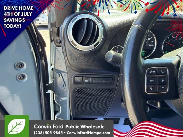 Used 2014 Jeep Wrangler Unlimited Rubicon w/ Connectivity Group AWD/4WD image 15