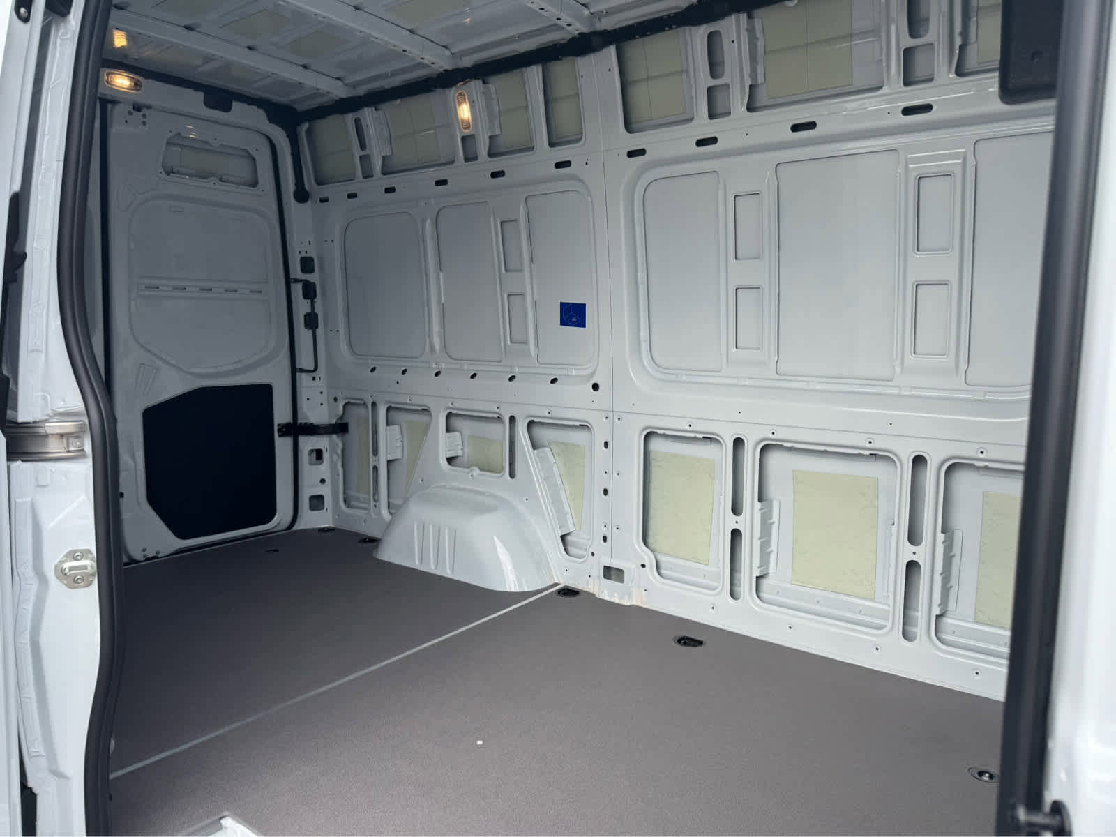 Used 2025 Mercedes-Benz Sprinter 2500 image 5