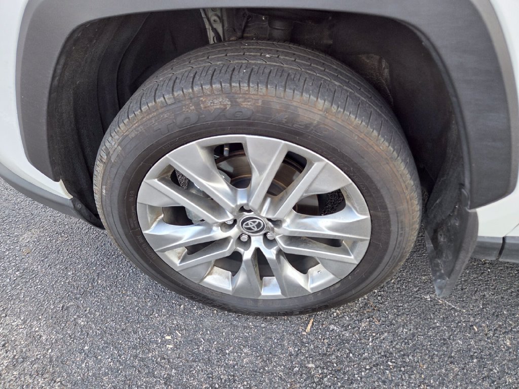 Used 2025 Toyota RAV4 XLE Premium FWD image 5