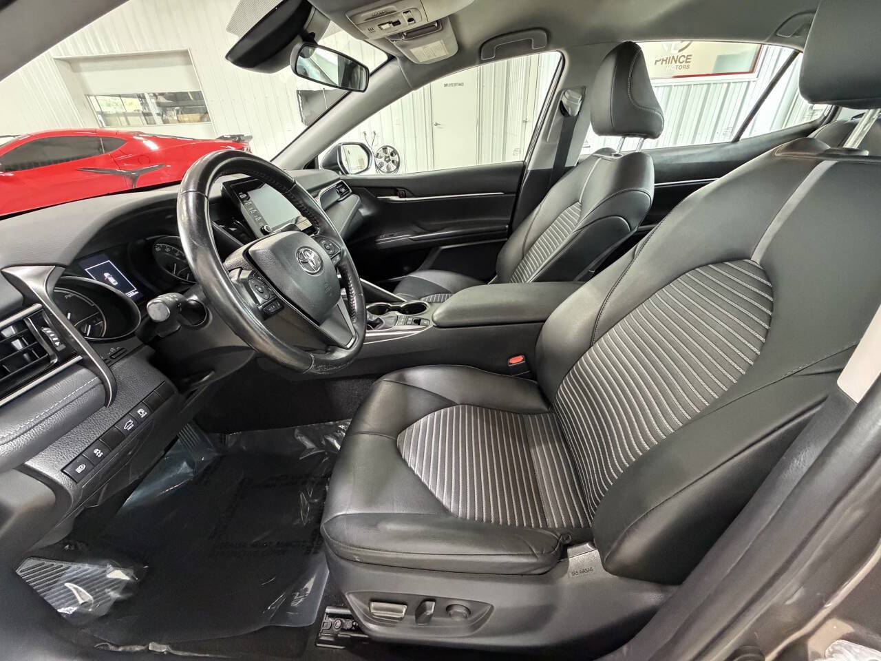 Used 2023 Toyota Camry SE FWD image 11