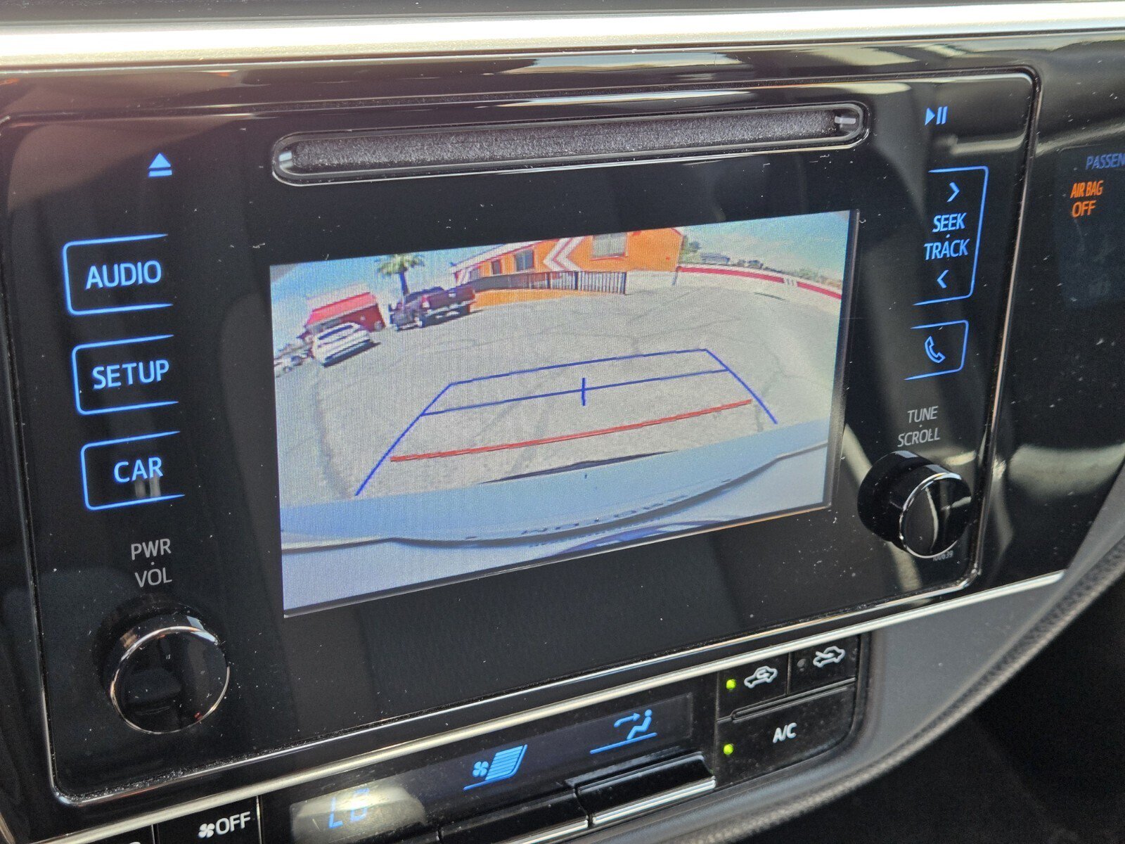 Used 2018 Toyota Corolla LE w/ Carpet Mat Package (TMS) FWD image 19