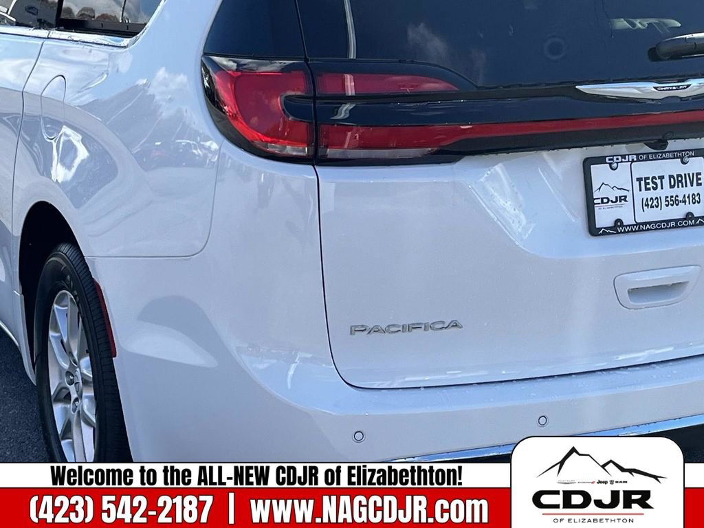 New 2026 Chrysler Pacifica Select image 5