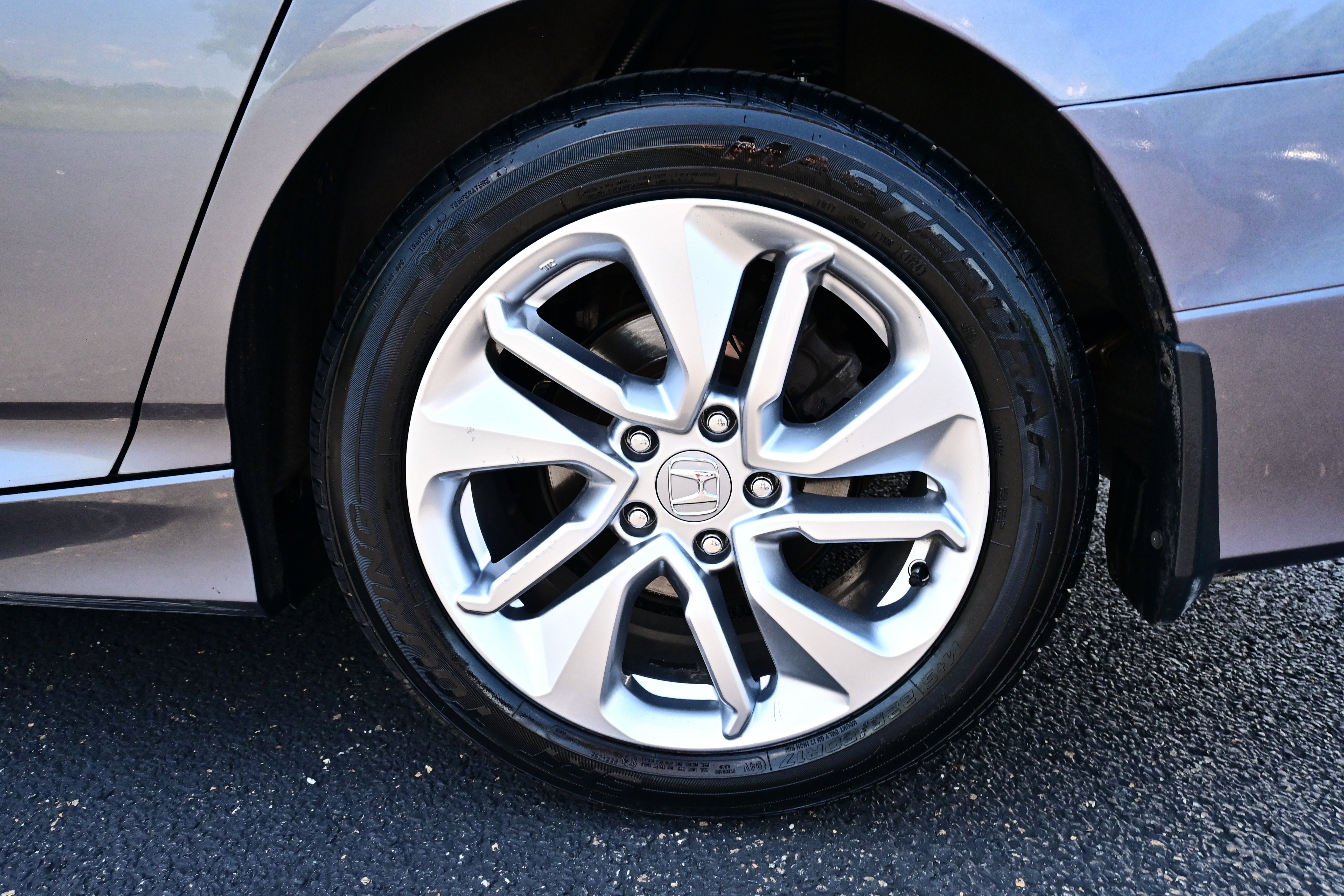 Used 2018 Honda Accord LX image 9
