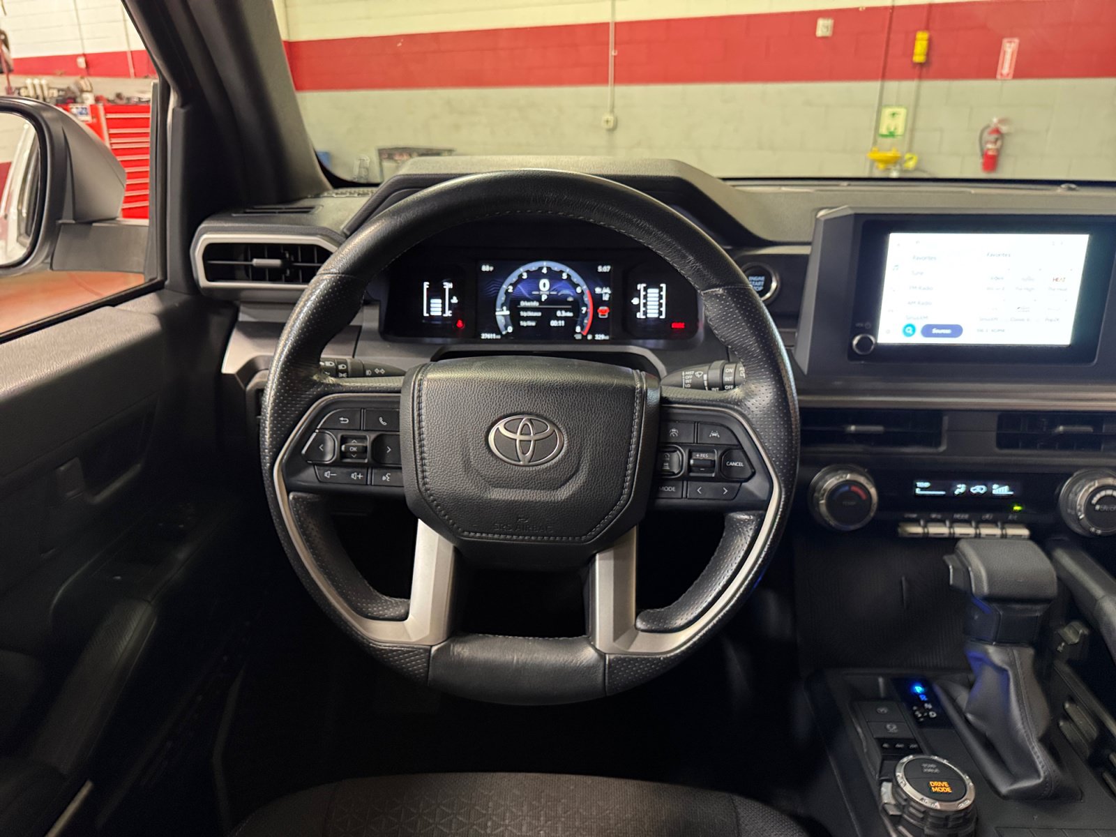 Certified 2025 Toyota 4Runner SR5 AWD/4WD image 9