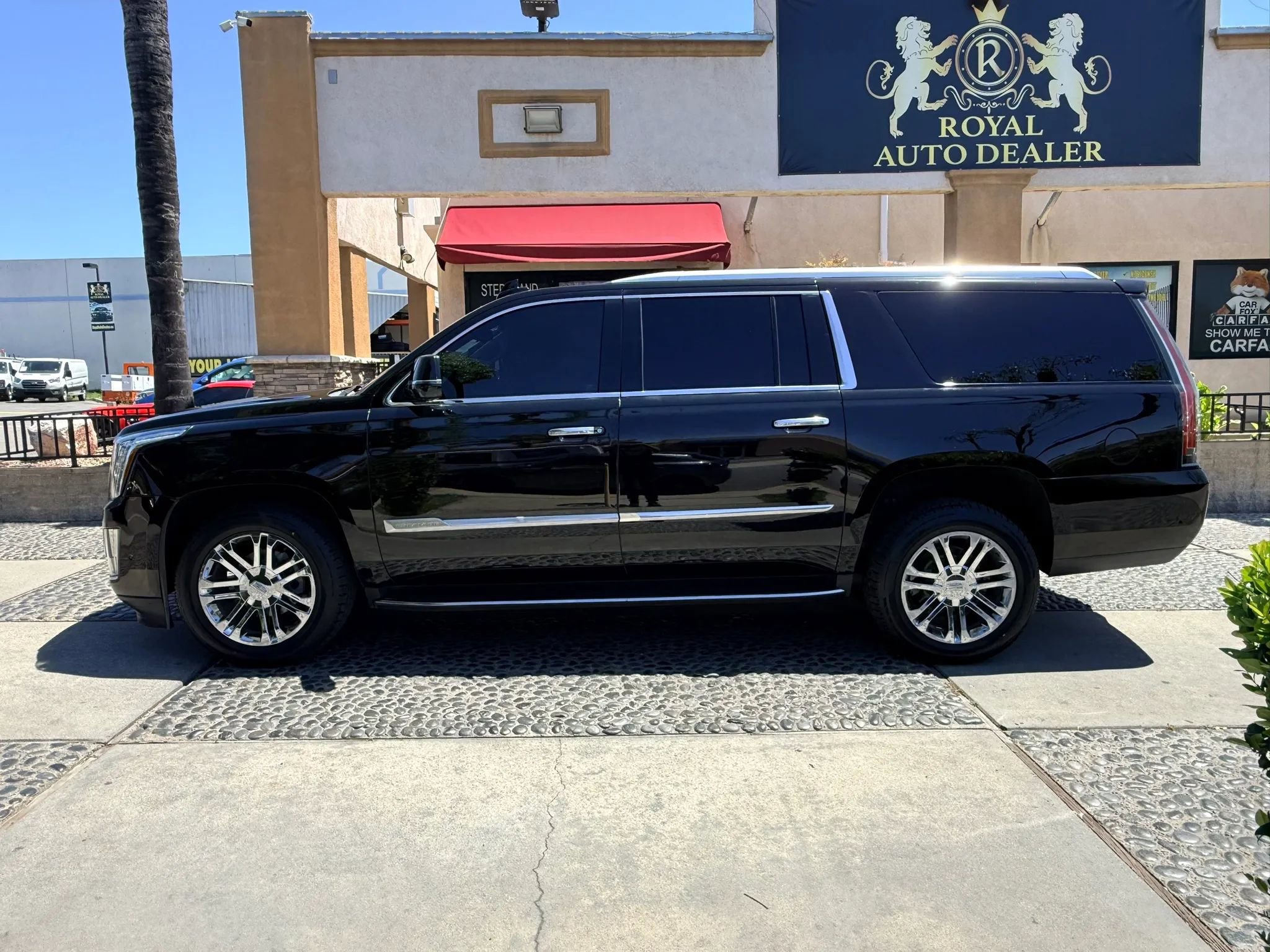 Used 2018 Cadillac Escalade ESV Luxury RWD image 8
