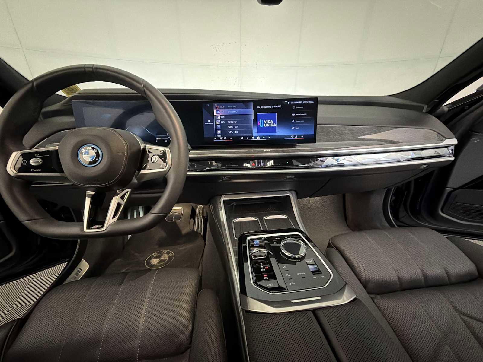 Certified 2023 BMW i7 xDrive60 w/ Executive Package 2 image 14