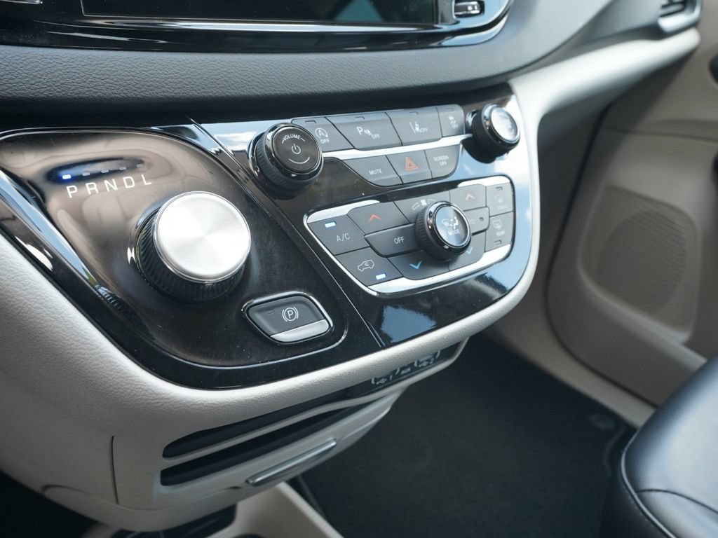 Used 2023 Chrysler Pacifica Touring-L FWD image 14