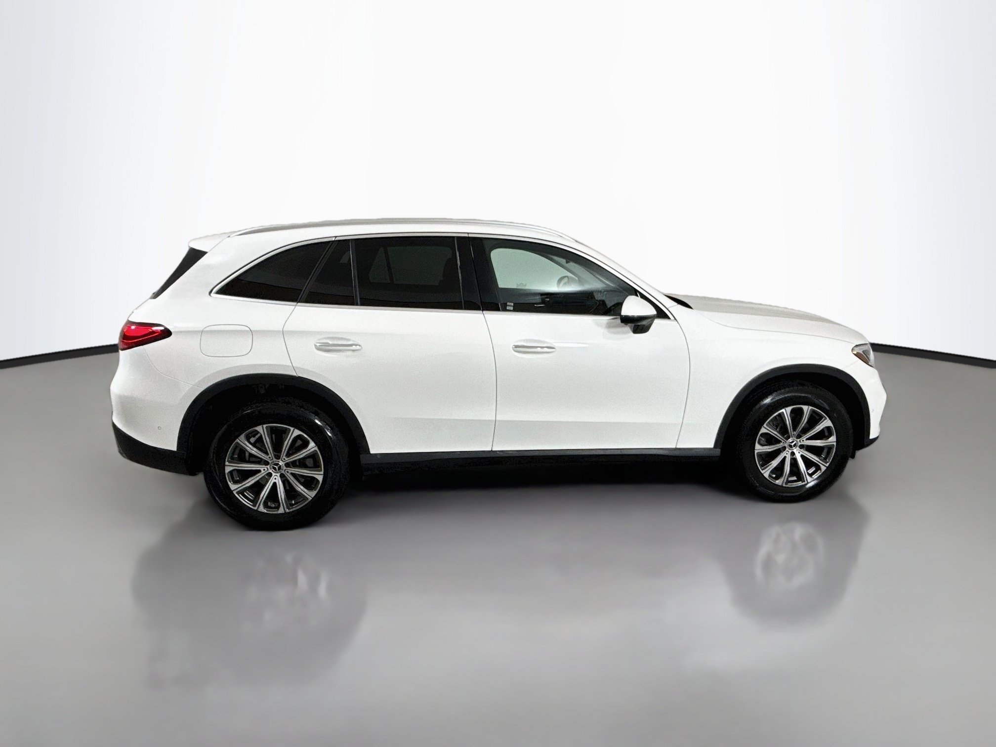 Used 2024 Mercedes-Benz GLC 300 4MATIC image 8