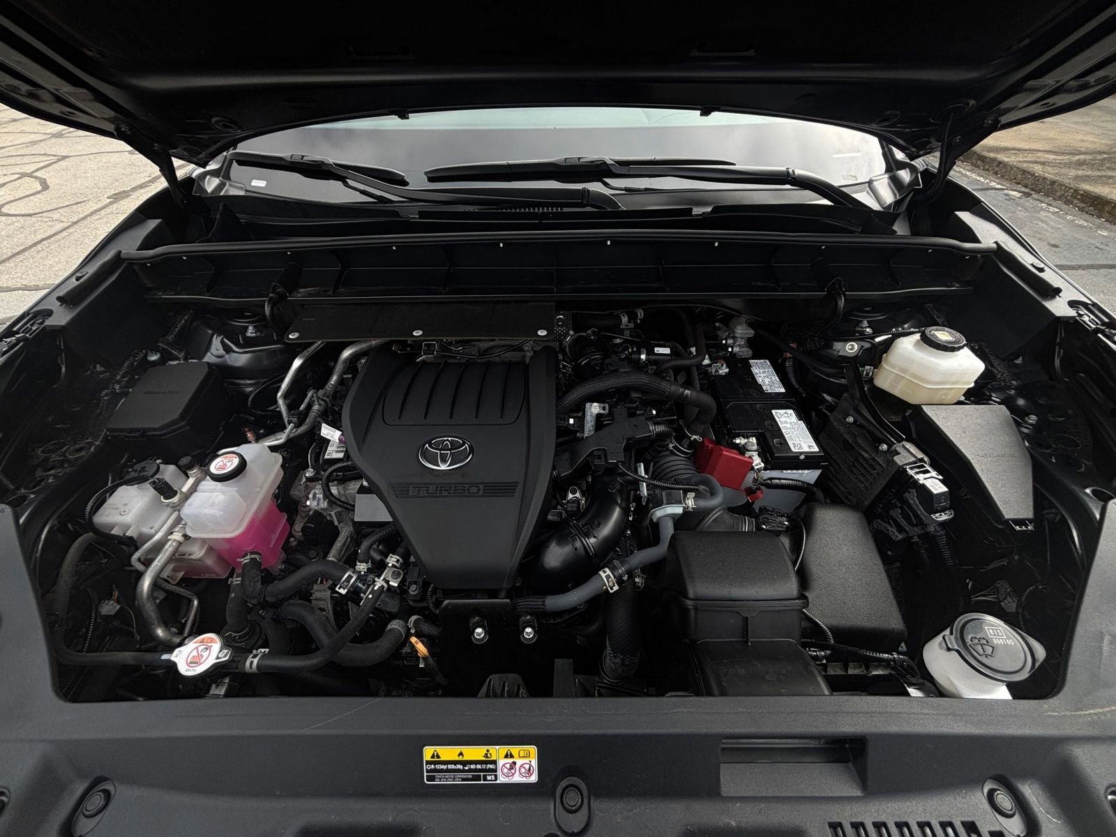 Used 2025 Toyota Highlander LE image 34