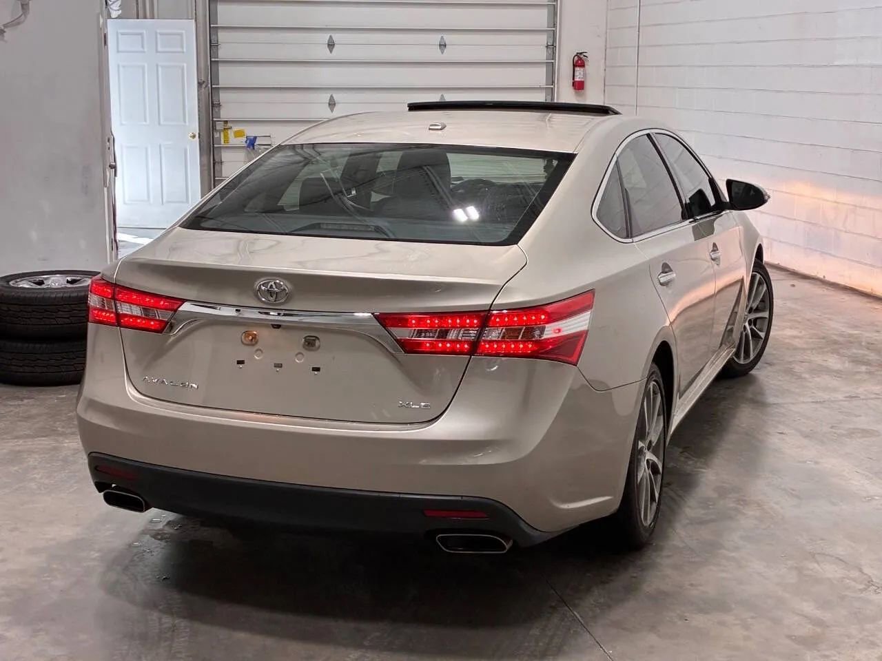 Used 2014 Toyota Avalon XLE Touring image 8