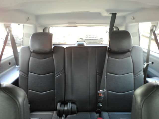 Used 2018 Cadillac Escalade ESV 4WD image 35