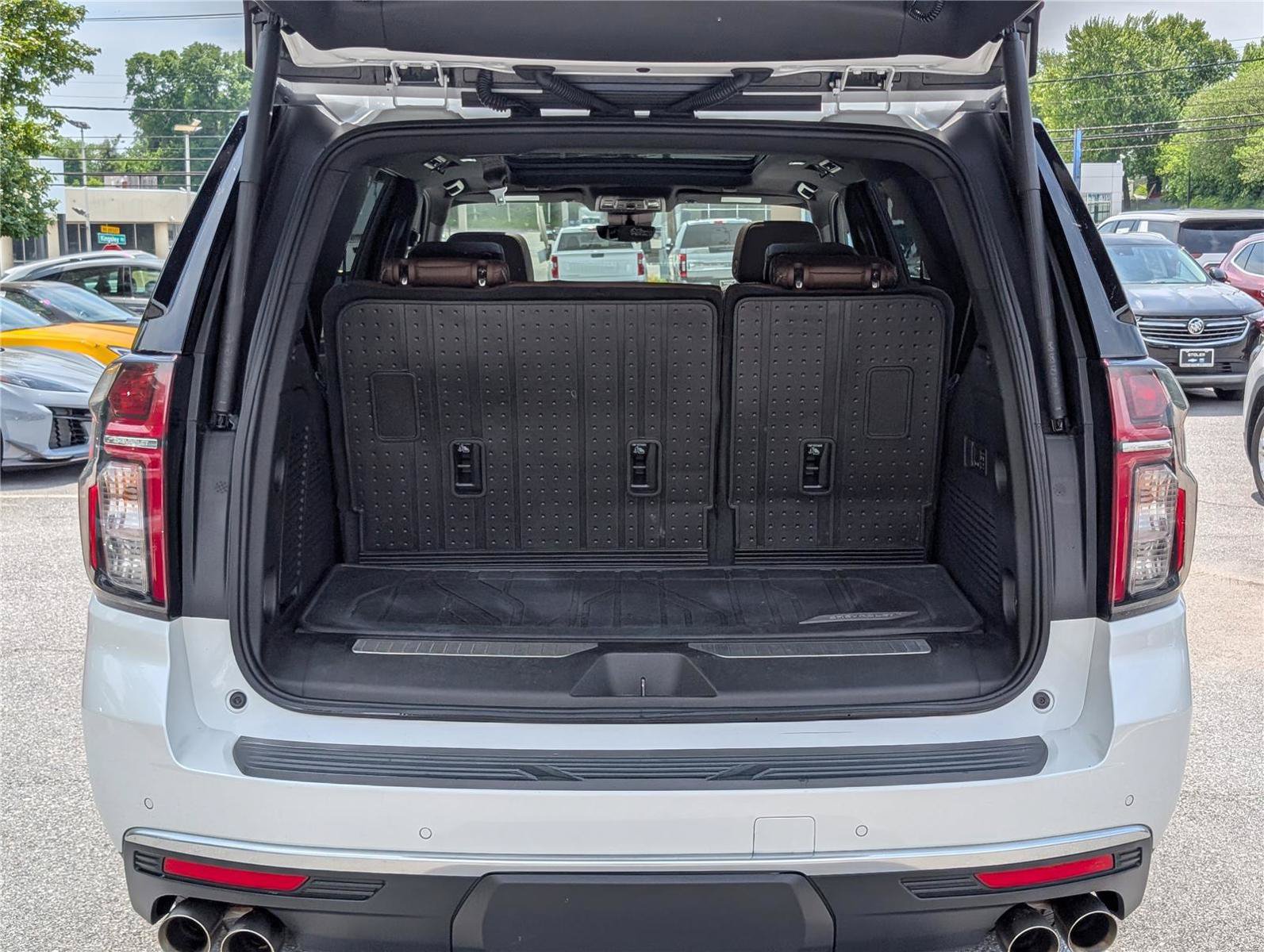 Used 2023 Chevrolet Tahoe High Country AWD/4WD image 15