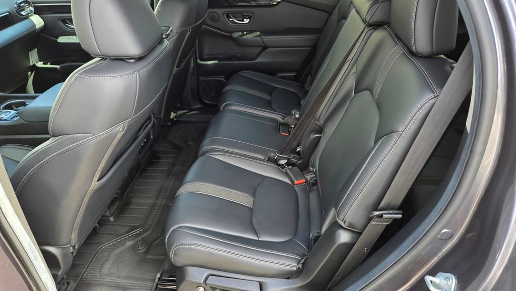 Used 2025 Honda Pilot EX-L image 11