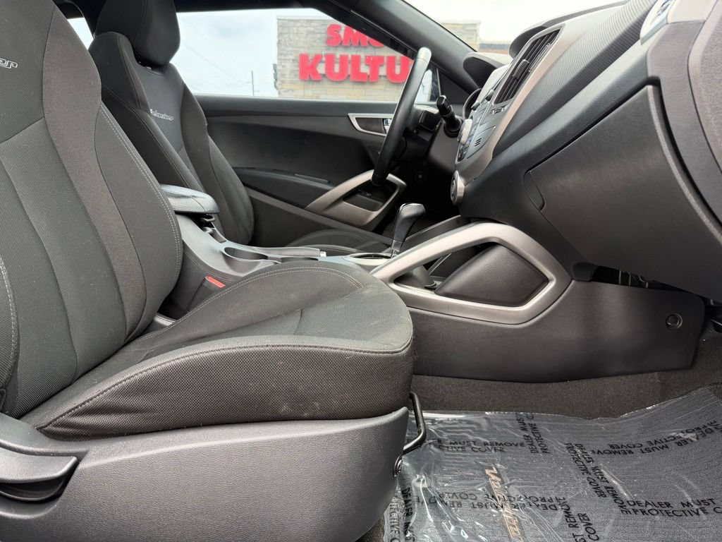 Used 2017 Hyundai Veloster Value Edition FWD image 26
