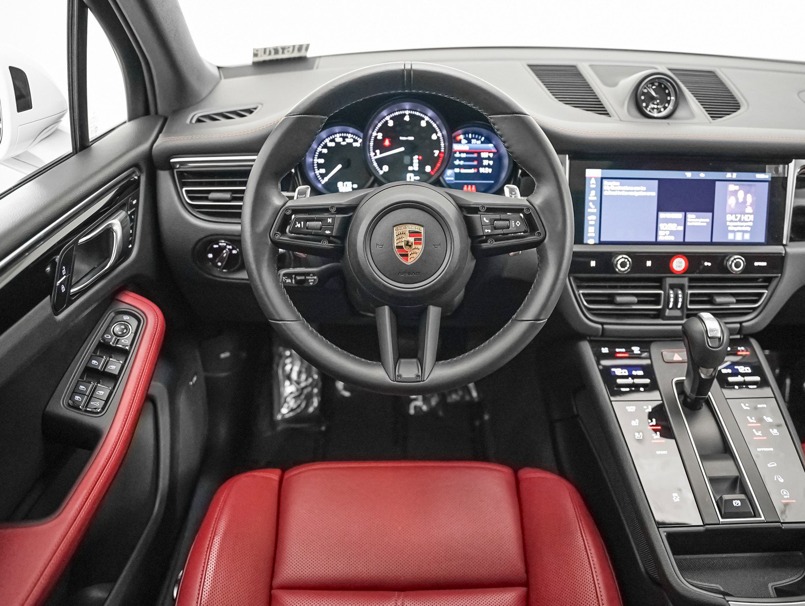 Certified 2024 Porsche Macan image 16